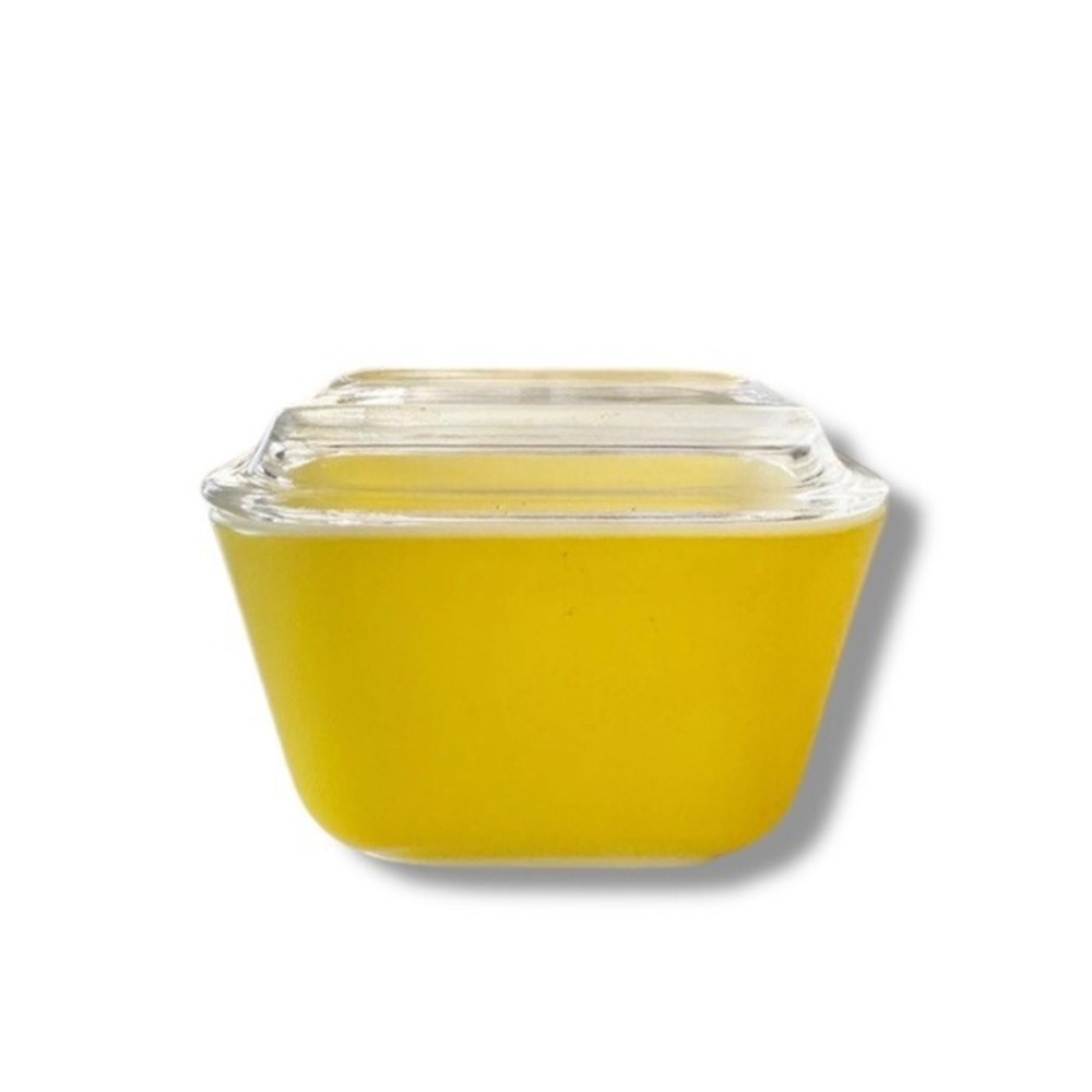 PYREX Bright Yellow 501 B 1 1/2 Cup Refrigerator Dish with Glass Lid Vintage